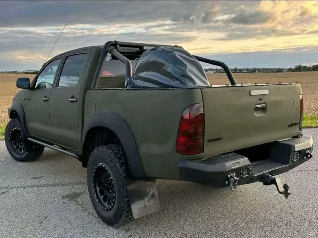 Toyota Hilux - фото 2
