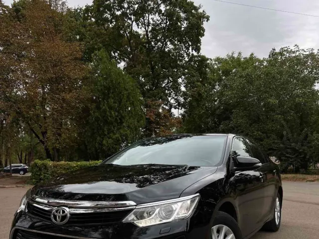 Toyota Camry - фото 3