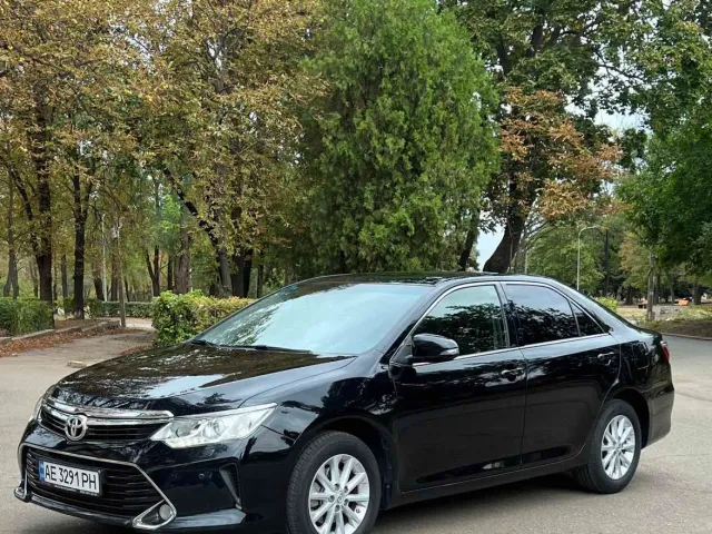 Toyota Camry - фото 1