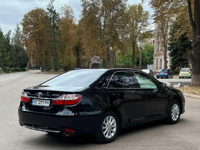 Toyota Camry - фото 2