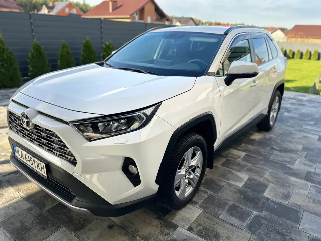 Toyota RAV4 - фото 4