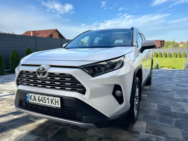 Toyota RAV4 - фото 2