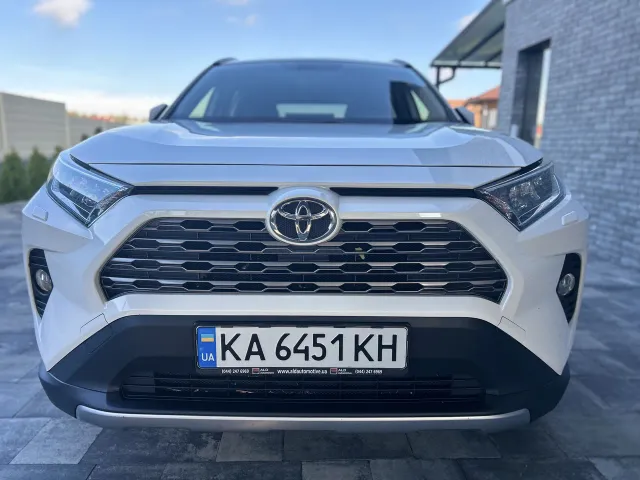 Toyota RAV4 - фото 5