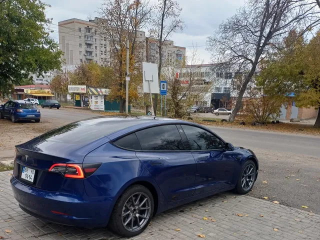 Tesla Model 3 - фото 3
