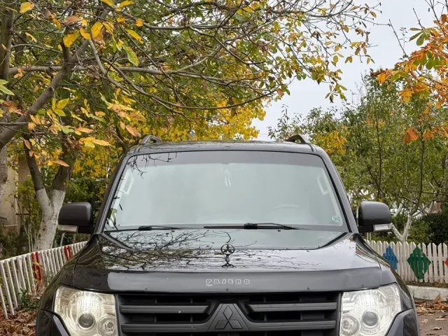 Mitsubishi Pajero - фото 1