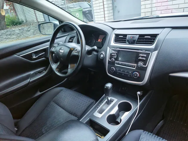 Nissan Altima - фото 1