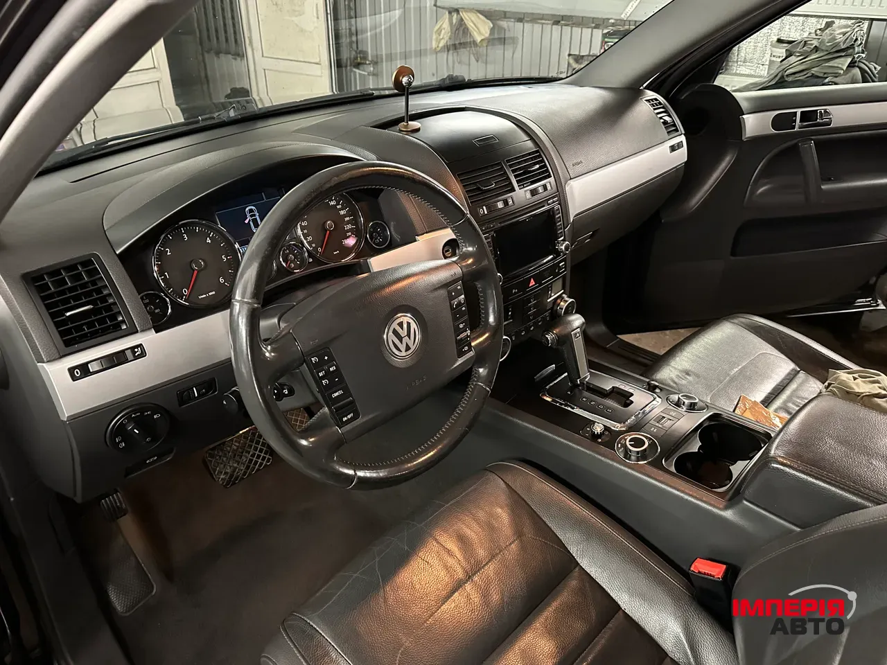 Volkswagen Touareg - фото 16