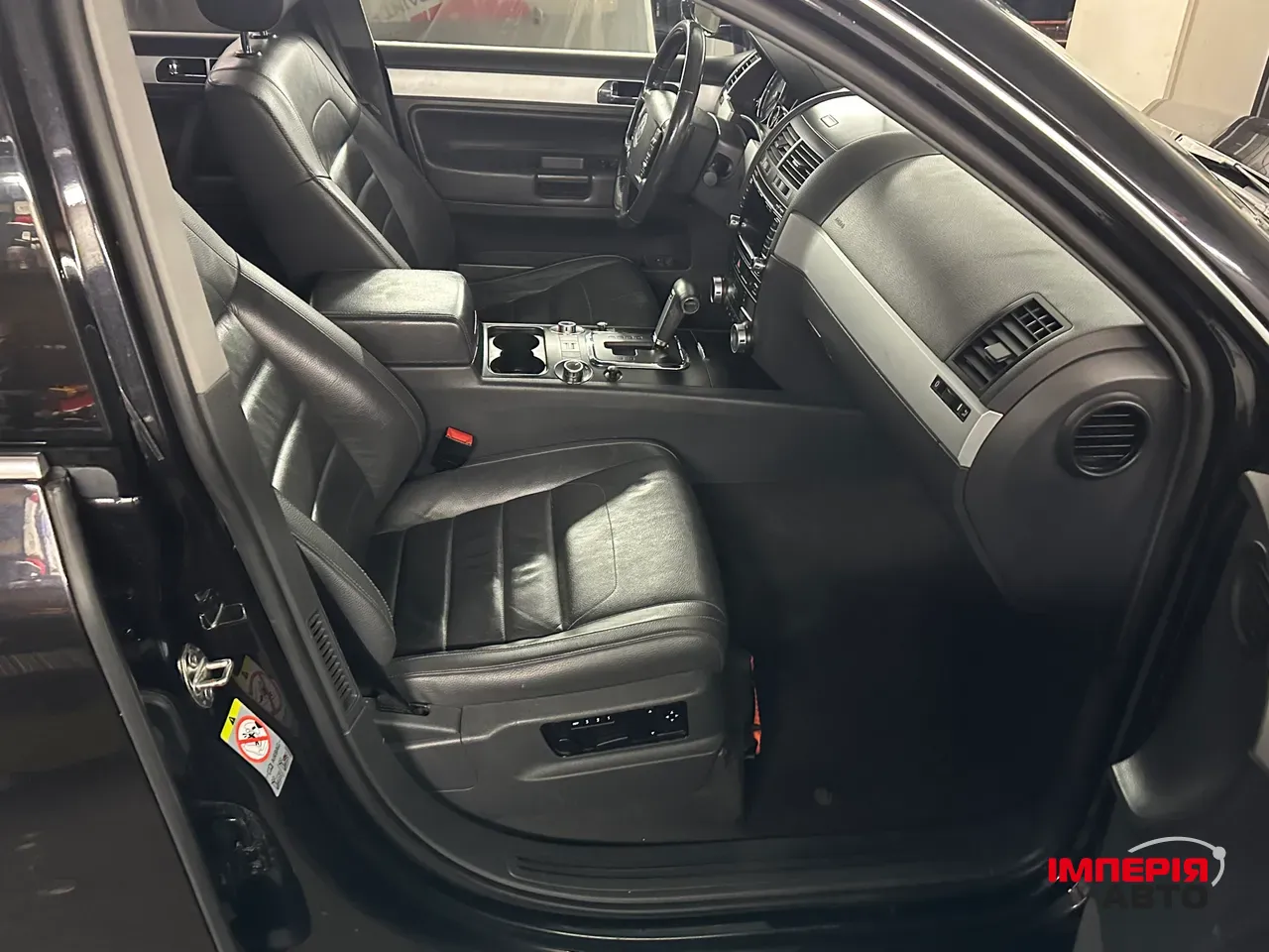 Volkswagen Touareg - фото 7