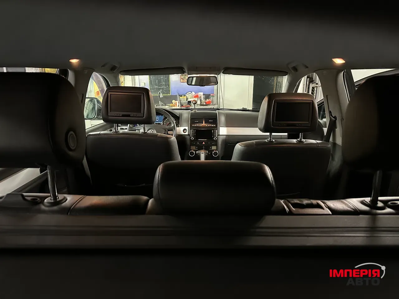 Volkswagen Touareg - фото 12