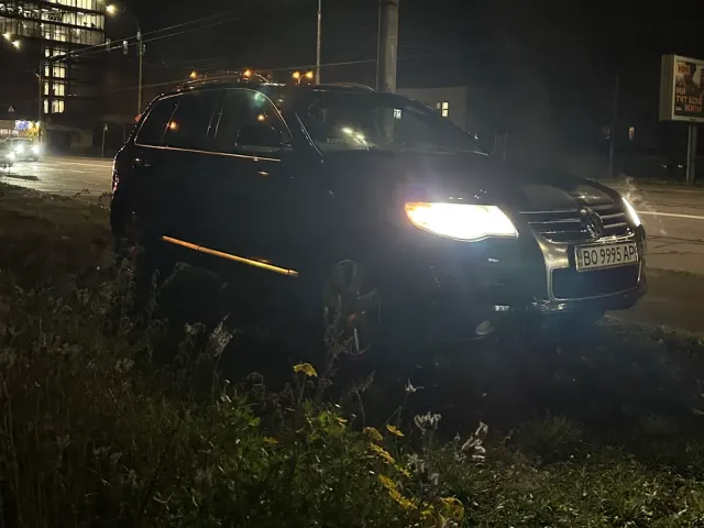 Volkswagen Touareg - фото 1