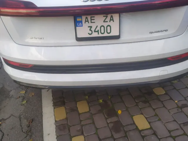 Audi e-tron - фото 1