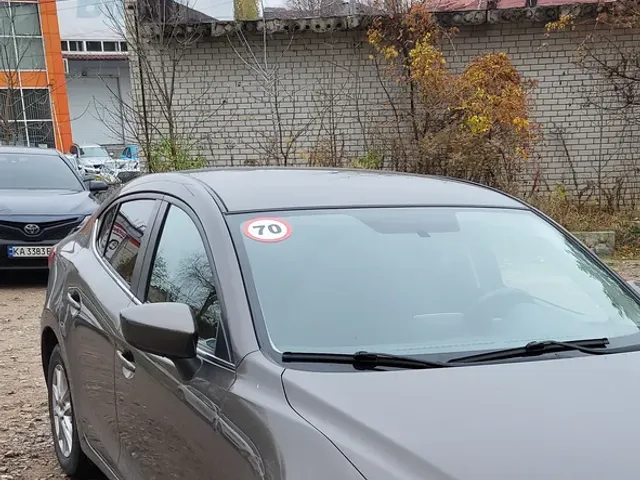 Mazda 3 - фото 4