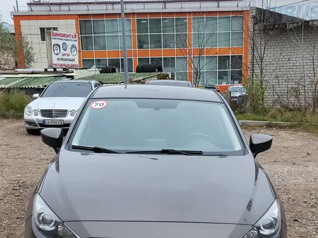 Mazda 3 - фото 1