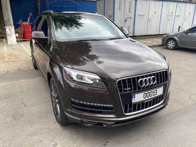 Audi Q7 - фото 1