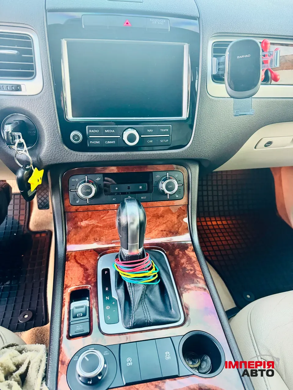Volkswagen Touareg - фото 9