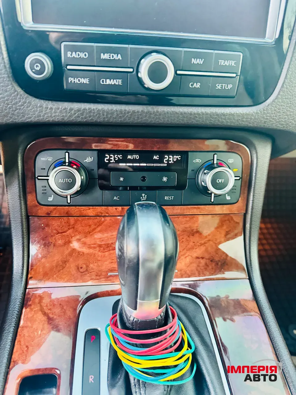 Volkswagen Touareg - фото 10