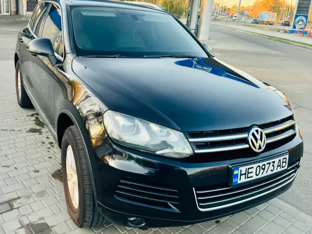 Volkswagen Touareg - фото 1
