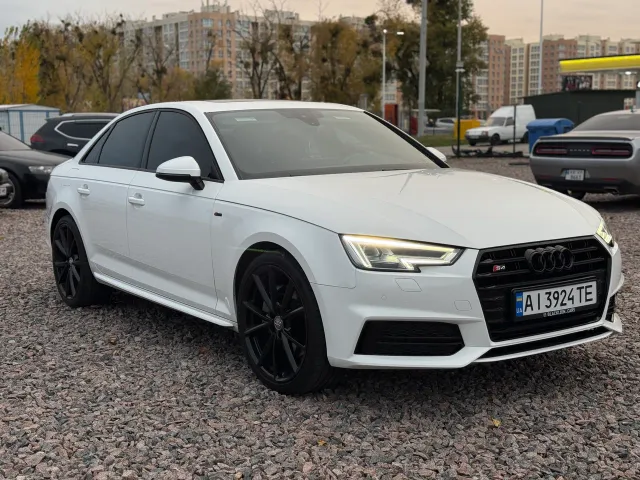 Audi A4 - фото 3