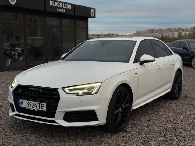 Audi A4 - фото 1