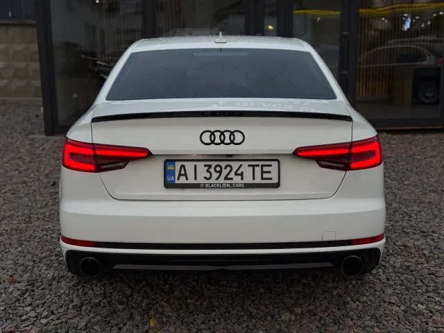 Audi A4 - фото 5