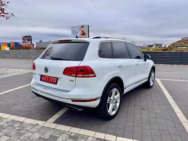Volkswagen Touareg - фото 5