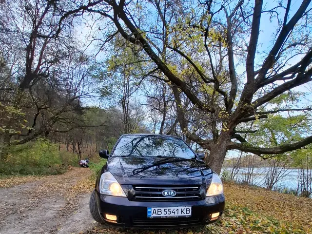Kia Carnival - фото 1