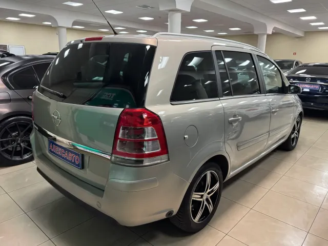 Opel Zafira - фото 4