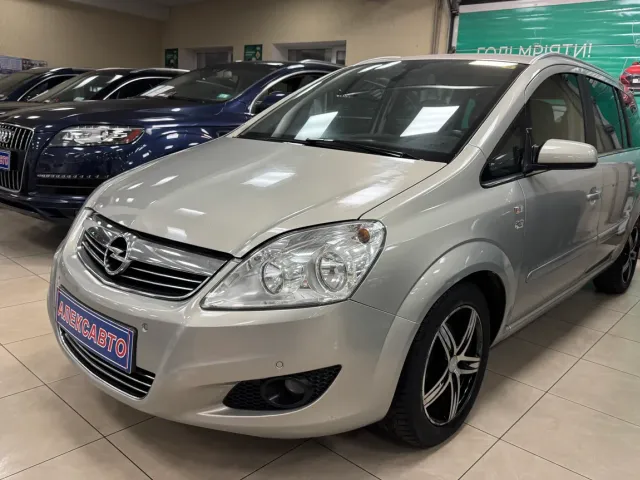 Opel Zafira - фото 1