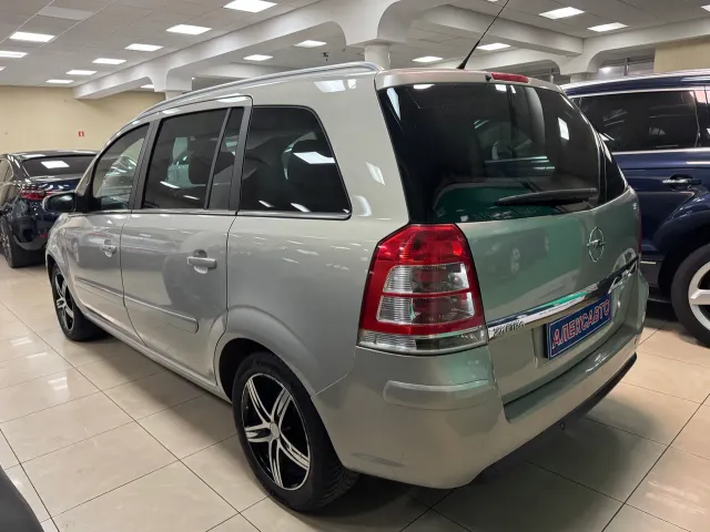 Opel Zafira - фото 2
