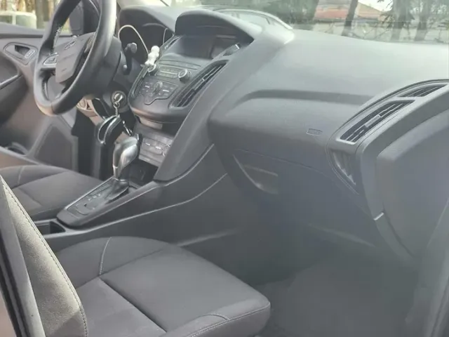 Ford Focus - фото 5