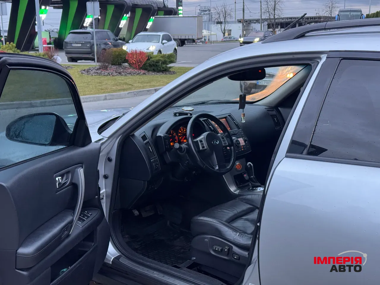 Infiniti FX - фото 12