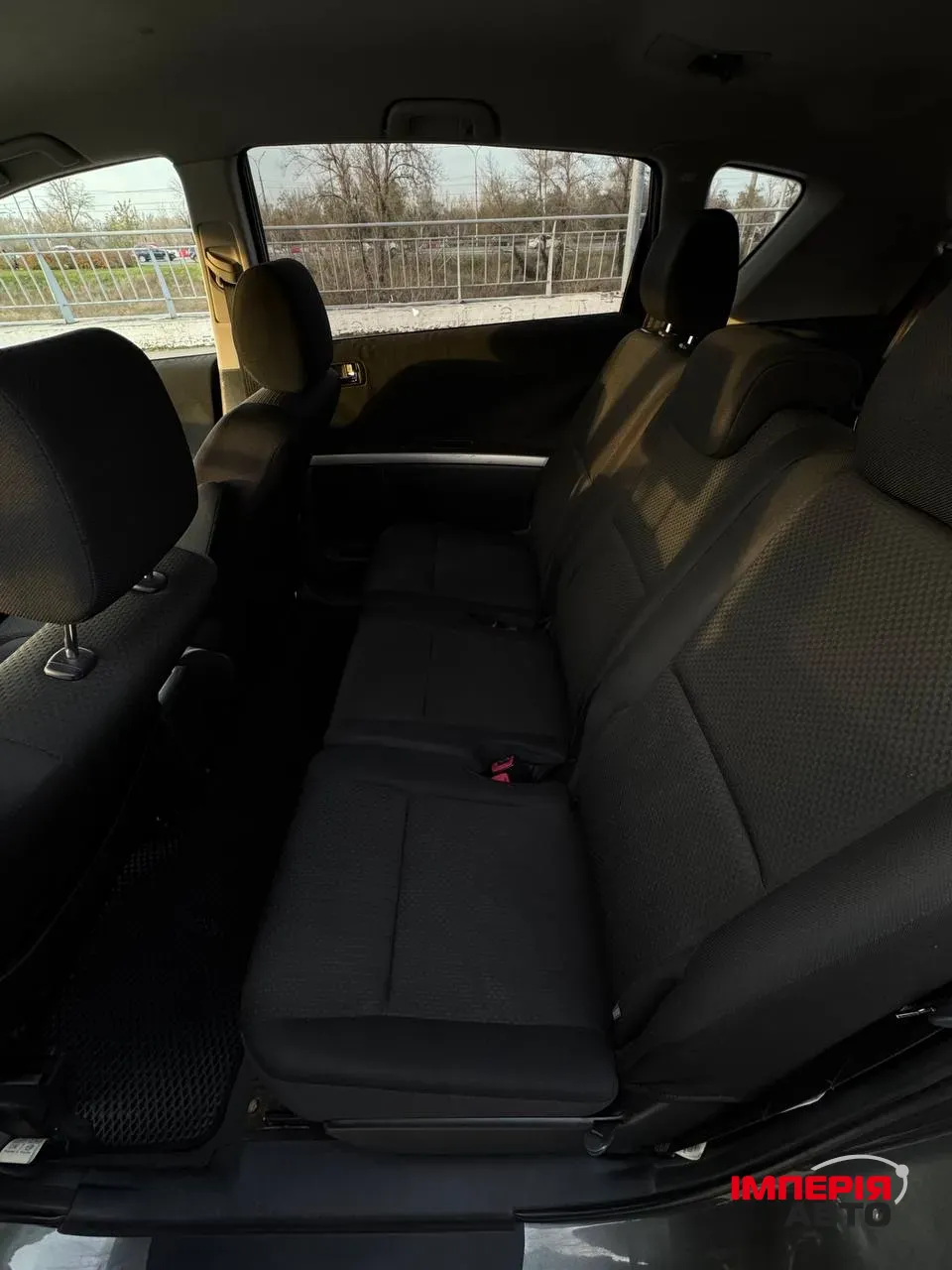 Toyota Corolla Verso - фото 10