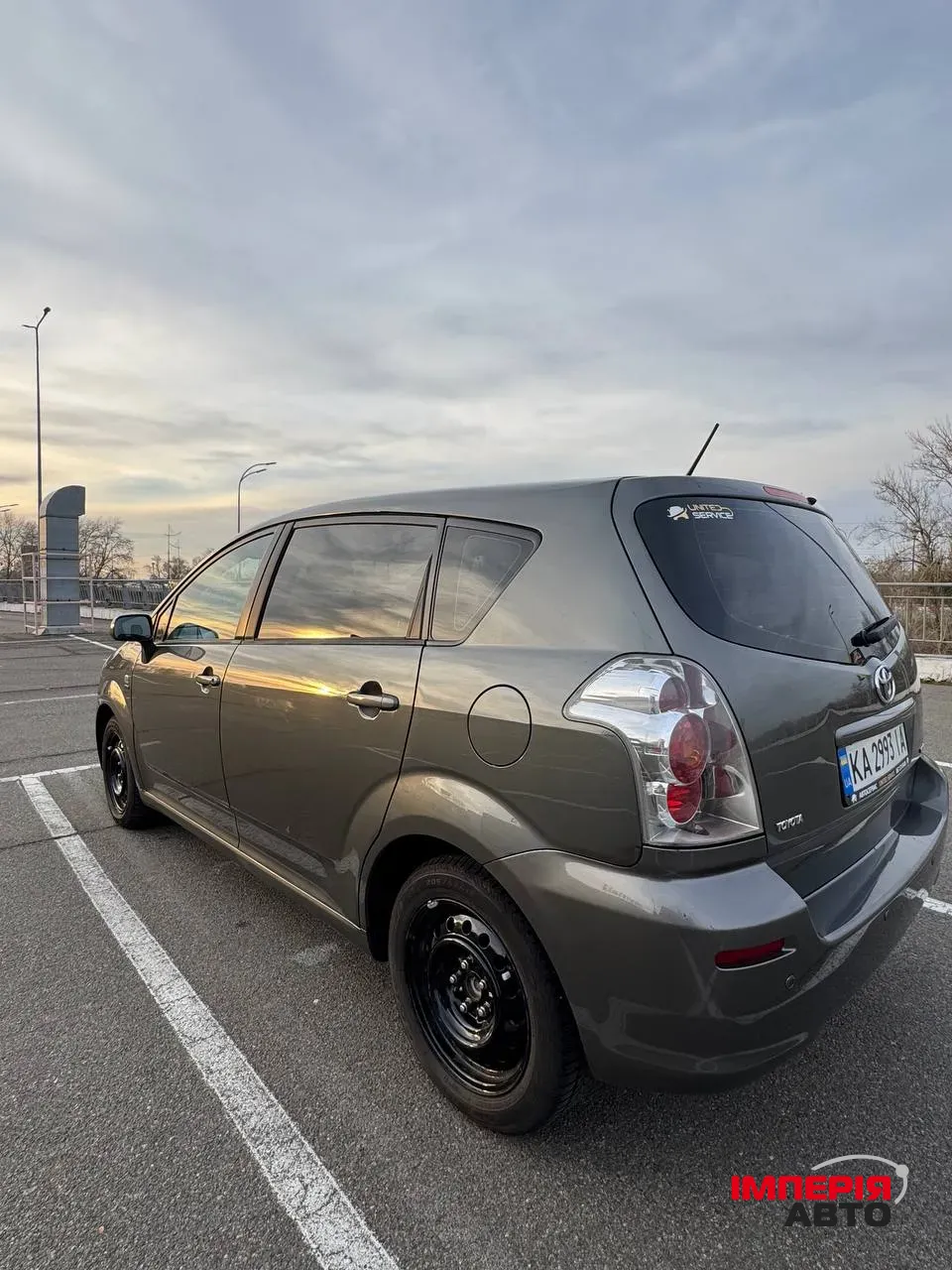 Toyota Corolla Verso - фото 2