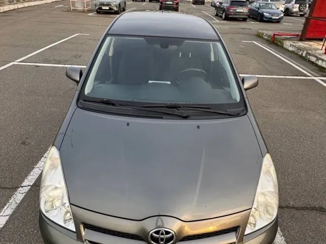 Toyota Corolla Verso - фото 4