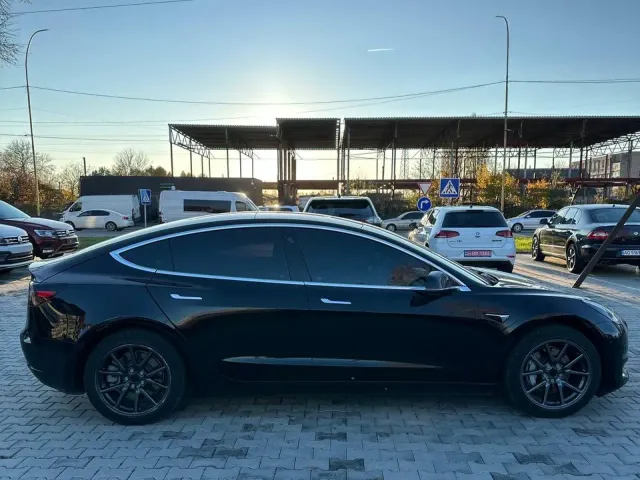 Tesla Model 3 - фото 4