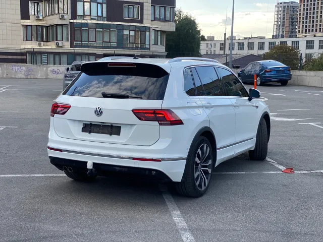 Volkswagen Tiguan - фото 5