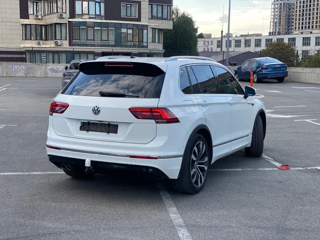 Volkswagen Tiguan - фото 4