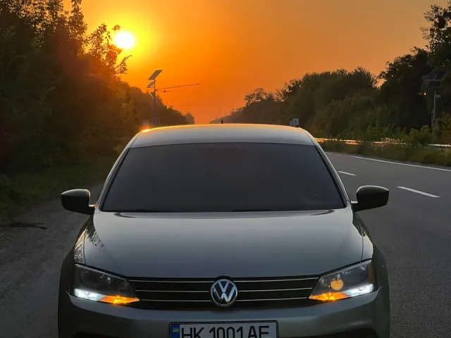 Volkswagen Jetta - фото 1