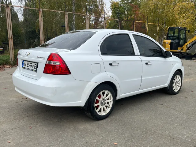 Chevrolet Aveo - фото 3