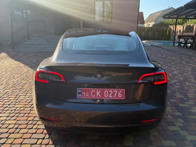 Tesla Model 3 - фото 5
