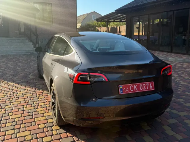 Tesla Model 3 - фото 4