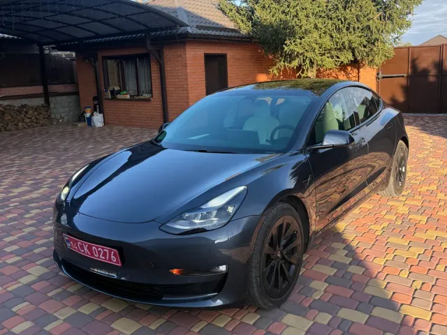 Tesla Model 3 - фото 1