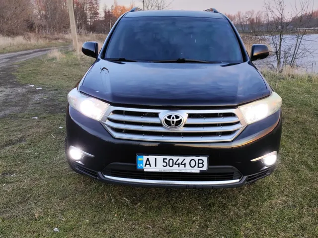 Toyota Highlander - фото 1