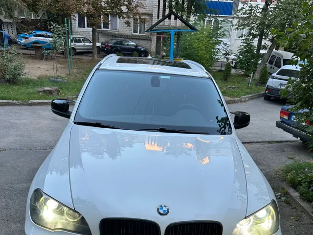 BMW X5 - фото 1