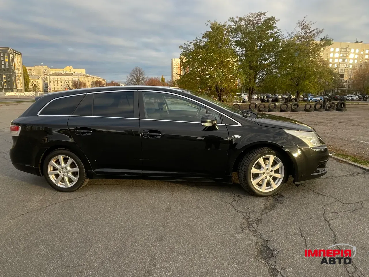 Toyota Avensis - фото 3
