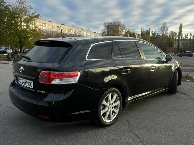 Toyota Avensis - фото 4