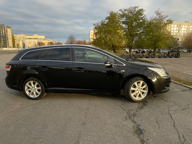 Toyota Avensis - фото 3