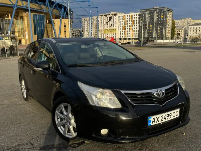 Toyota Avensis - фото 1