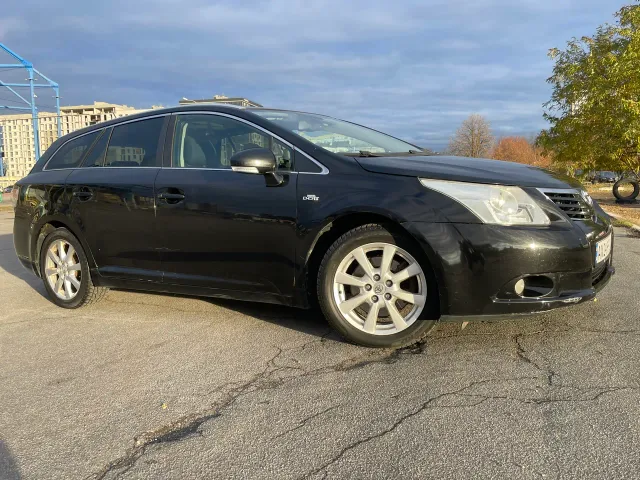 Toyota Avensis - фото 2