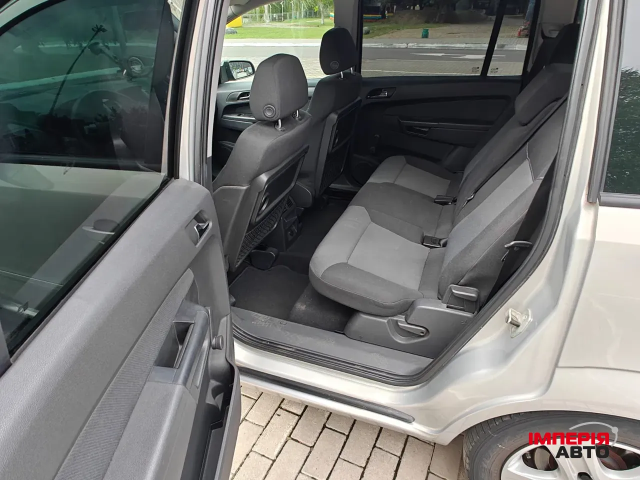 Opel Zafira - фото 11
